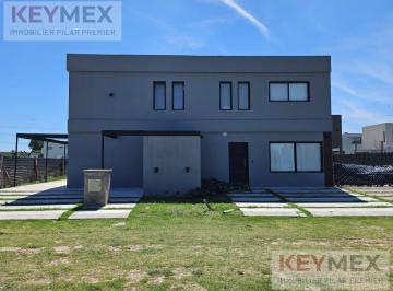 Casa · 140m² · 4 Ambientes · 1 Cochera · Casa en Venta Barrio, Spring Park 3 Dorm. Pileta Galería Parrilla