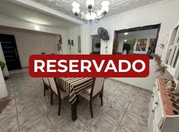 Casa · 123m² · 5 Ambientes · Casa Interna en Pleno Centro - 3 Domitorios - Patio