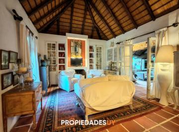Foto1 · Casa en Venta Reciclada, con Amplio Jardin con Piscina