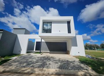 Casa · 200m² · 10 Ambientes · 2 Cocheras · Mansos del Sur Casa en Alquiler con Patio, Seguridad 24hs