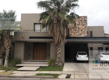 Casa · 564m² · 4 Dormitorios · 3 Cocheras · Casa en Palmares