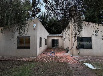 Casa · 140m² · 5 Ambientes · 2 Cocheras · Casa en City Bell