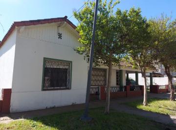 Casa · 122m² · 3 Ambientes · 1 Cochera · Chalet a 300 Mtrs Estacion Bella Vista Cordoba 1580