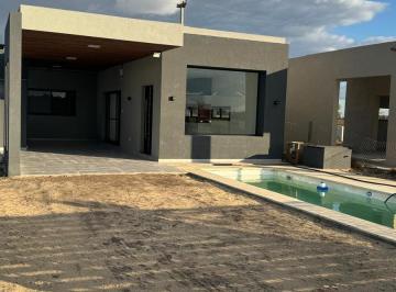 Casa · 125m² · 5 Ambientes · 1 Cochera · Venta Casa de 3 Dorm. a Estrenar en Barrio Brisanova