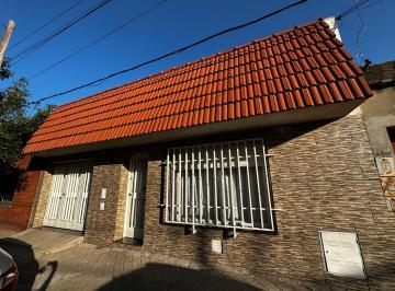 Casa · 85m² · 4 Ambientes · 1 Cochera · Casa en Venta 2 Dorm con Cochera Barrio Azcuenaga