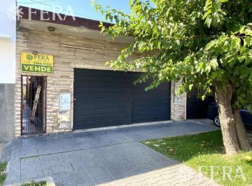 Casa · 105m² · 3 Ambientes · 1 Cochera · Venta de Casa 3 Ambientes con Jardín en Villa Domínico