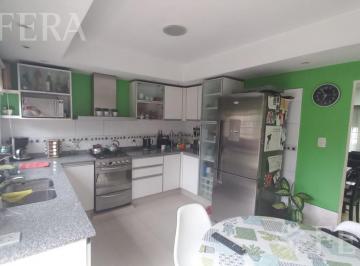 Casa · 90m² · 3 Ambientes · 1 Cochera · Venta Casa 3 Ambientes con Jardín, Cochera y Fondo Libre en Quilmes