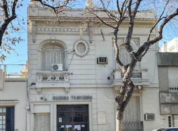 Casa · 312m² · 8 Ambientes · 1 Cochera · Venta - Casa - Centro