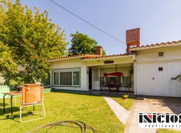 Casa de 3 ambientes, Mar de Ajó · Chalet: Azopardo N° 1851 E/ Estanislao del Campo y Palacios - Mar de Ajo - C893