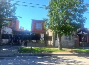 Casa · 110m² · 4 Ambientes · Casa en Venta - 3 Dorm. 1 Baño - 220 m² - Ituzaingó