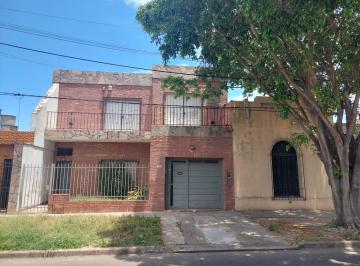 Casa · 170m² · 5 Ambientes · 1 Cochera · Hermosa Casa en Venta! Cuatro Dorm.
