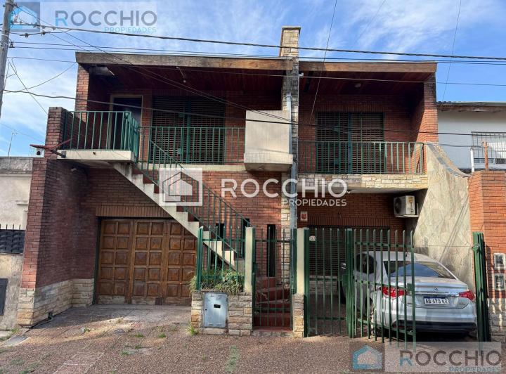 Casa · 254m² · 5 Ambientes · 2 Cocheras