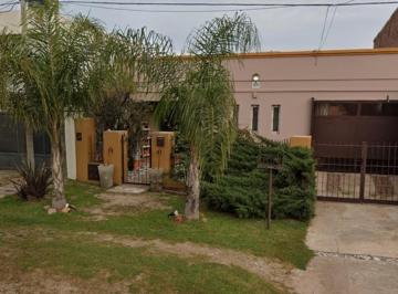 Casa · 80m² · 3 Ambientes · 1 Cochera · Hermosa Casa en Venta con Pileta en Funes!