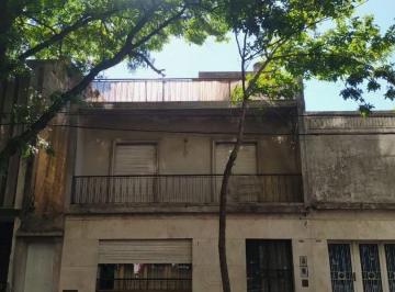 Casa · 246m² · 5 Ambientes · 1 Cochera · Importante Inmueble Multiples Usos