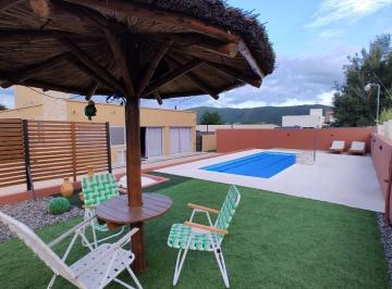 Casa · 220m² · 7 Ambientes · 2 Cocheras · Casa en Venta 2 Dorm. en Altos de Carlos Paz