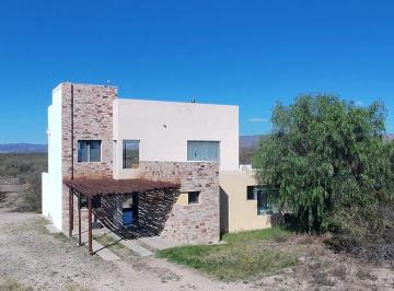 Casa · 135m² · 3 Ambientes · 1 Cochera · Casa en Cuadro Benegas