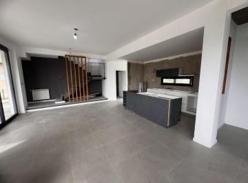 Casa · 150m² · 4 Ambientes · 3 Cocheras · Casa 4 Amb a Estrenar Suite Jardin Piscina Cruz Vta y Alquiler Anual! - San Vicente