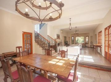 Casa · 326m² · 5 Ambientes · 1 Cochera · Casa en Venta - 4 Dorm. 5 Baños - Cocheras - 3.046 m² - City Bell