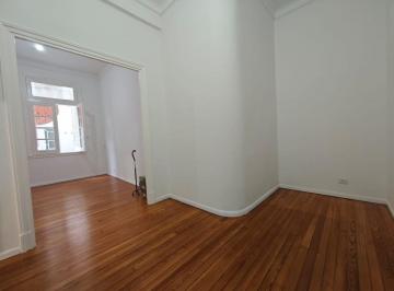 Departamento · 47m² · 3 Ambientes · Alquiler 2 Amb y 1/2. Patio, Cocina y Baño Nuevos