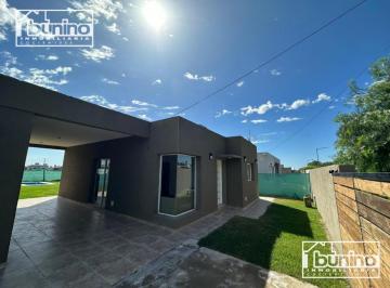 Casa · 96m² · 4 Ambientes · 1 Cochera · Casa en Venta Apta Credito, 2 Dorm. - Funes Norte