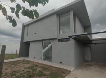 Casa · 135m² · 3 Ambientes · 1 Cochera · Vendo Casa 2 Dorm y 2 Baños a Estrenar en Barrio Tejas 4