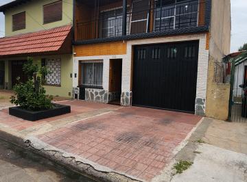 Casa de 4 ambientes, Lanús · Casa en 2 Plantas de 4 Amb con Garage P/ 2 Autos
