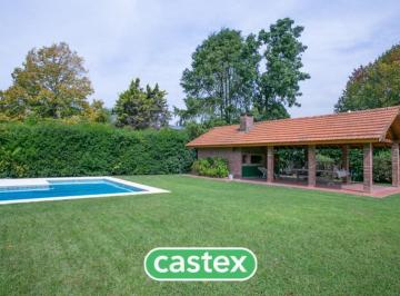 Casa · 260m² · 5 Ambientes · 1 Cochera · Casa con Cuatro Dorm. en Venta en Mapuche Cc