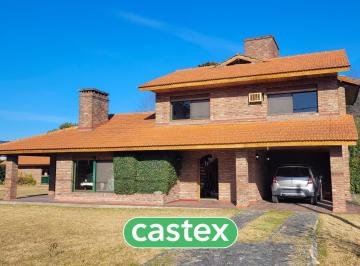 Casa · 260m² · 5 Ambientes · 1 Cochera · Casa con Cuatro Dorm. en Venta en Mapuche Cc
