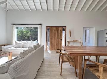 Casa · 188m² · 5 Ambientes · Casa en Golf 2