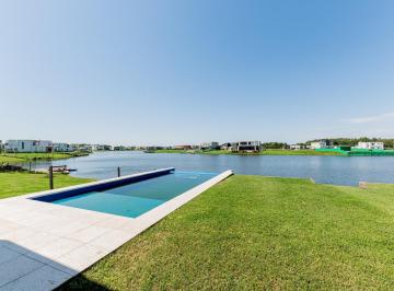 Casa · 195m² · 6 Ambientes · 4 Cocheras · Venta Casa Al Agua a Estrenar - Santa Ana - Villanueva