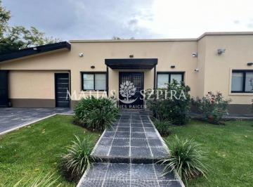Casa · 164m² · 4 Ambientes · 2 Cocheras · Casa 4 Ambientes. | Reverando Padre Fahy 2301