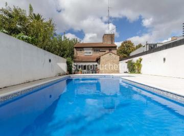 Casa · 201m² · 4 Ambientes · 2 Cocheras · Venta Casa 4 Ambientes con Jardín y Piscina en Morón.