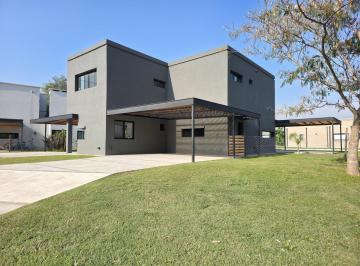 Casa · 220m² · 5 Ambientes · 4 Cocheras · Casa en San Matias