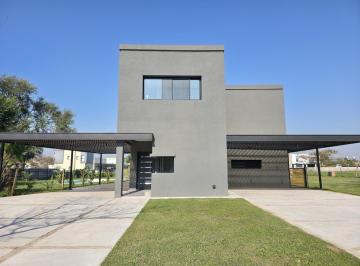 Casa · 220m² · 5 Ambientes · 4 Cocheras · Casa en San Matias