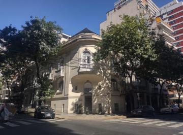 Casa · 285m² · 8 Ambientes · 1 Cochera · Excelente Inmueble / Esquina en Block Ss Pb 1º Piso /// Apto Comercial