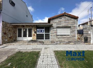 Casa · 185m² · 4 Ambientes · 3 Cocheras · Chalet de 4 Ambientes con 2 Baños, Apta Crédito