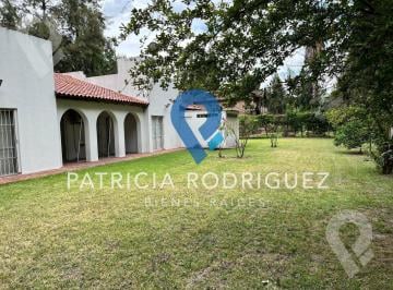 Casa · 150m² · 5 Ambientes · 1 Cochera · Casa en Alquiler en Club de Campo El Lauquen