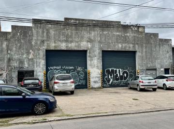 Bodega-Galpón · 775m² · Galpón Comercial 775 m² C/ Doble Entrada por Portón - Moron
