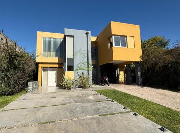 Casa de 4 ambientes, Berazategui · Casa en Alquiler en Altos de Hudson II