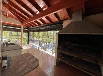 Casa · 100m² · 4 Ambientes · 1 Cochera · Venta Casa de 4 Amb con Cochera en Acassuso 7500, Mataderos