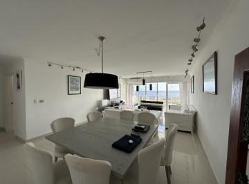 Departamento · 111m² · 4 Ambientes · 1 Cochera · Departamento en Punta del Este Primera Linea. Excelentes Vistas. Parada 36 Mansa
