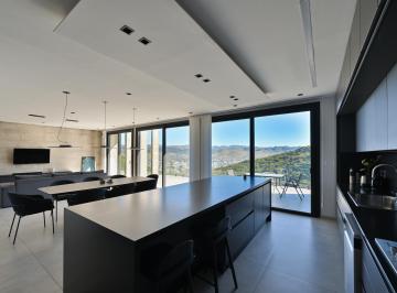 Casa de 8 ambientes, La Calera · Exclusiva Casa en Venta - Vista Espectacular