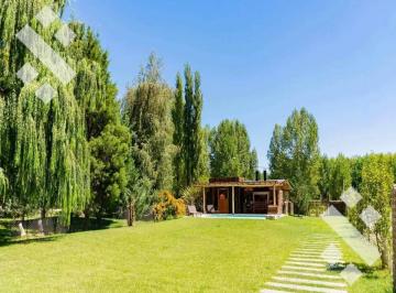 Casa · 120m² · 4 Ambientes · 4 Cocheras · Venta Casa Quinta Finca Ambort - Plottier - Pcia. de Neuquén