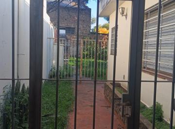 Casa de 4 ambientes, Rosario · Casa Dos Dorm. con Patio en Fisherton