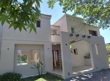 Casa · 264m² · 5 Dormitorios · 2 Cocheras · Casa en Barrio St Mathews