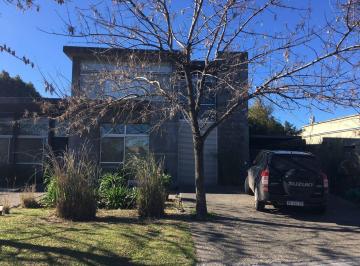 Casa · 291m² · 4 Dormitorios · 2 Cocheras · Casa en Venta en Santa Maria de Los Olivos