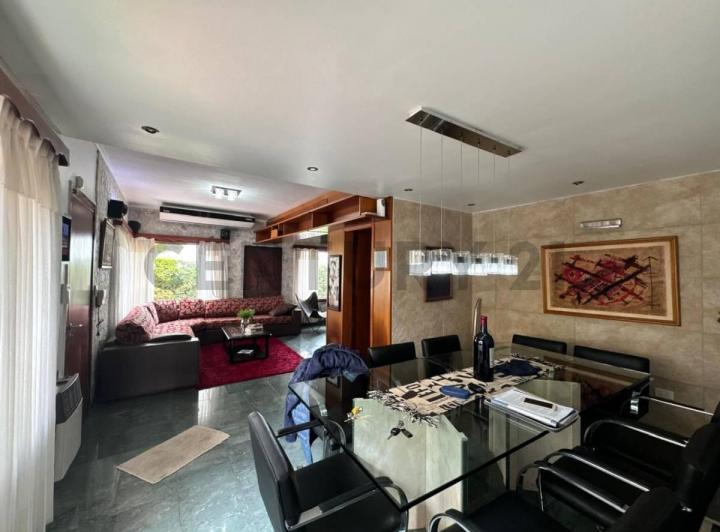Casa · 380m² · 5 Ambientes