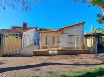 Casa · 180m² · 4 Ambientes · 1 Cochera · Excelente Ubicación con Todos Los Servicios!