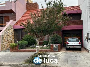 Casa · 300m² · 5 Ambientes · 3 Cocheras · Chalet en Venta en Ramos Mejia