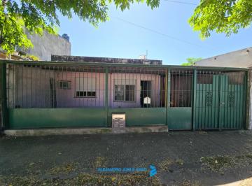 Casa · 126m² · 3 Ambientes · 1 Cochera · Ituzaingó 5740 - Casa con Amplísimo Terreno en Venta